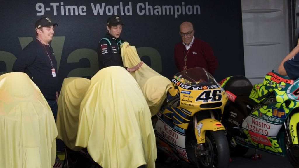 Ketika Valentino Rossi Pamer 9 Motor Juara Dunianya